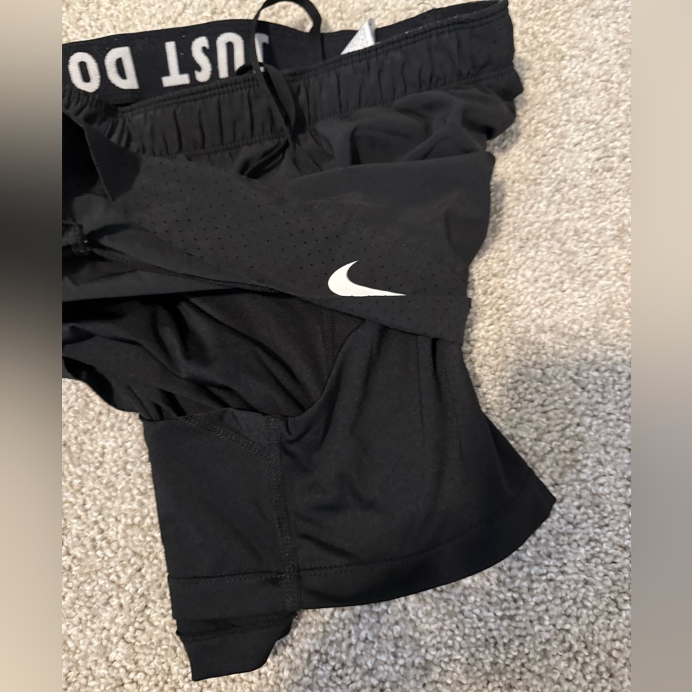 Nike shorts - Picture 2 of 3